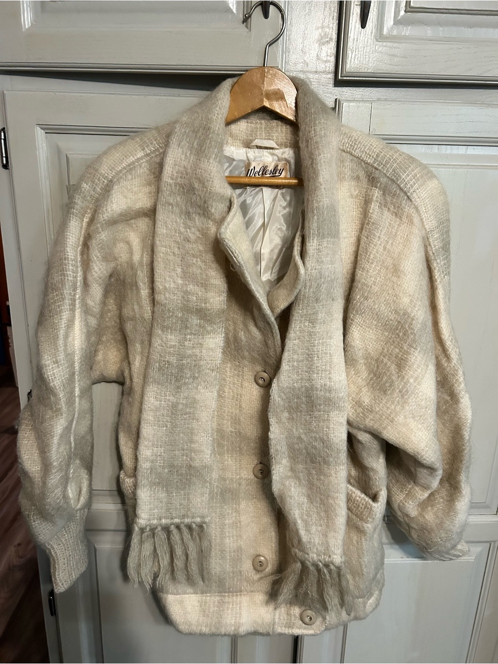 Vintage Donegal Designs Handcrafted 70% Mohair 100% Wool Coat off White Size XL?